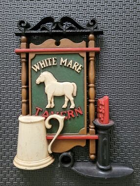 White Mare Tavern, Vintage 1975 Wall Plaque By Syroco, in Like New Condition!